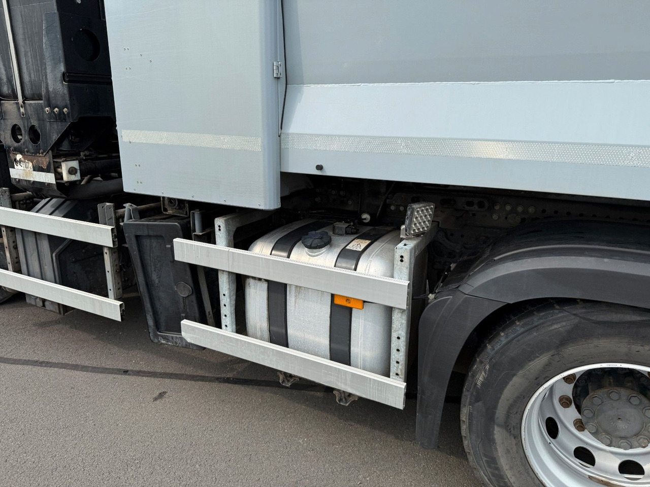 Refuse truck Mercedes-Benz Antos 2533 Seitenlader Zoeller SLF XL: picture 6