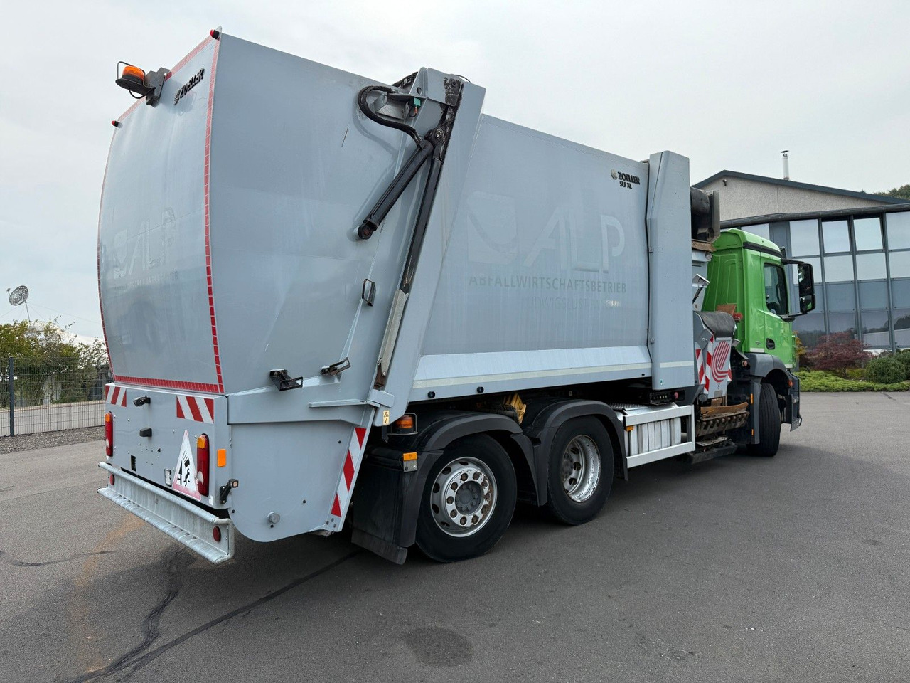 Mercedes-Benz Antos 2533 Seitenlader Zoeller SLF XL - Refuse truck: picture 4 Mercedes-Benz Antos 2533 Seitenlader Zoeller SLF XL - Refuse truck: picture 4