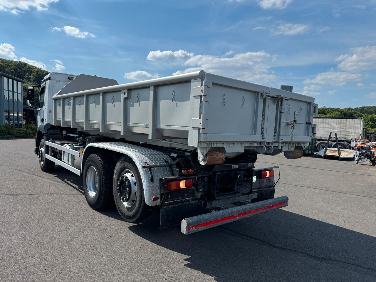 Mercedes-Benz Arocs 2535 6x2 Hiab XR 21S59 + Kranhydraulik - Hook lift truck: picture 3 Mercedes-Benz Arocs 2535 6x2 Hiab XR 21S59 + Kranhydraulik - Hook lift truck: picture 3