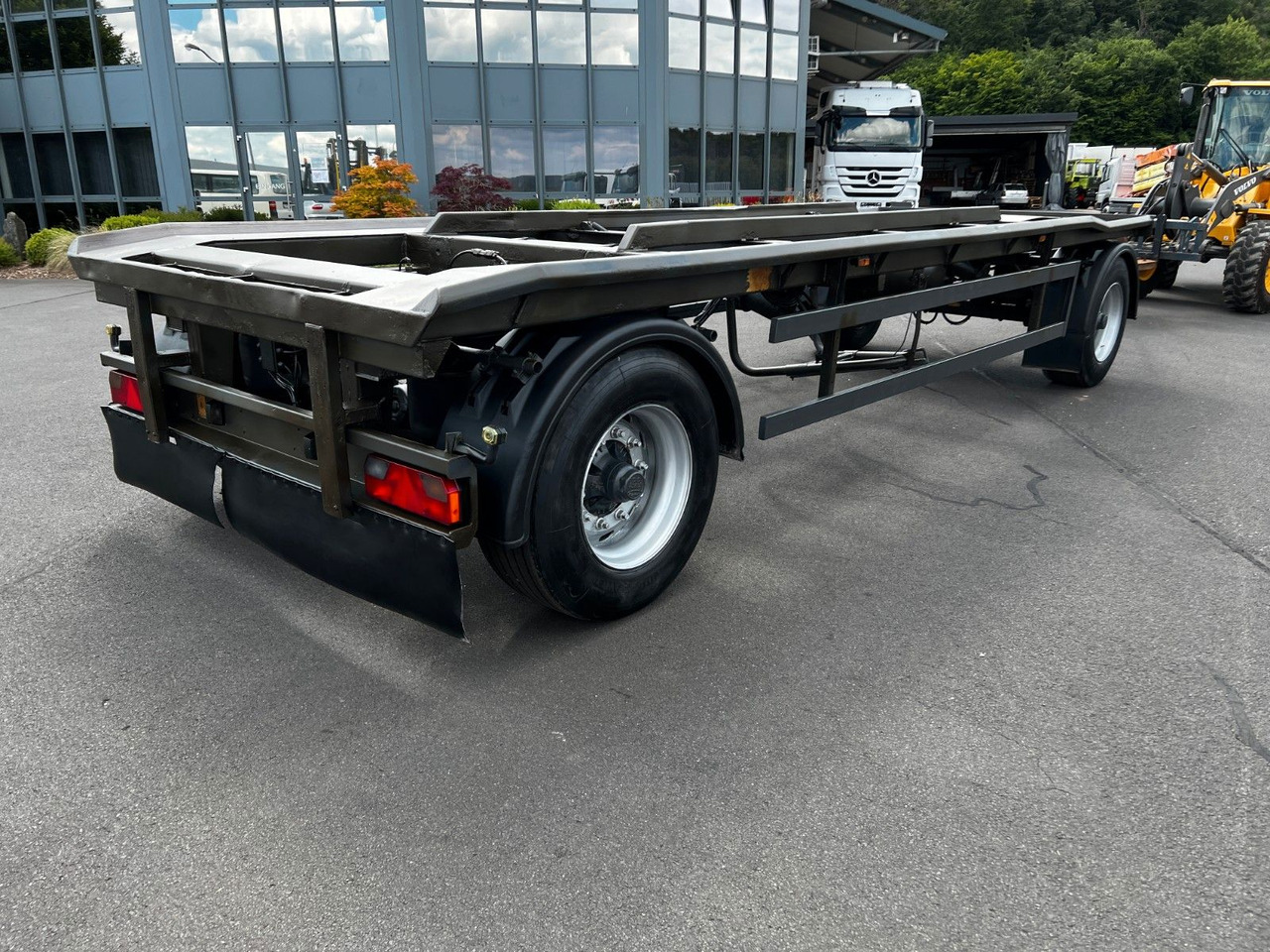Reisch REA 18 E 2- Achs / Luftfederung / BPW Reisch REA 18 E 2- Achs / Luftfederung / BPW - Roll-off/ Skip trailer: picture 1 Reisch REA 18 E 2- Achs / Luftfederung / BPW Reisch REA 18 E 2- Achs / Luftfederung / BPW - Roll-off/ Skip trailer: picture 1