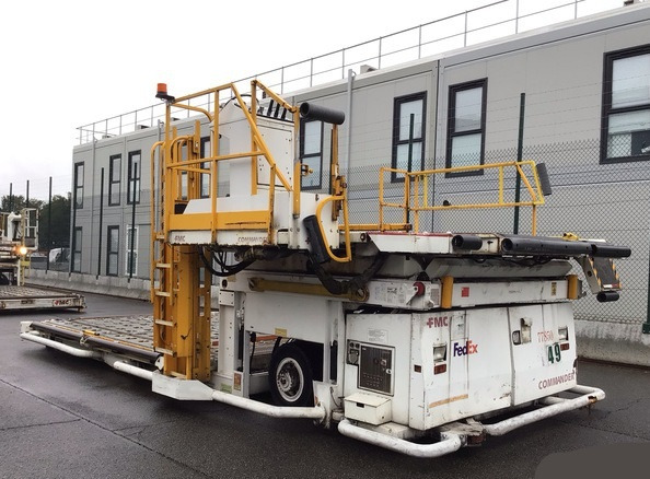 FMC loader Commander 15 Universal - Aircraft cargo loader: picture 1 FMC loader Commander 15 Universal - Aircraft cargo loader: picture 1