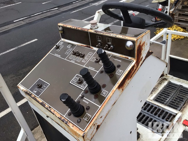 FMC loader Commander 15 Universal Main Deck - Aircraft cargo loader: picture 4 FMC loader Commander 15 Universal Main Deck - Aircraft cargo loader: picture 4