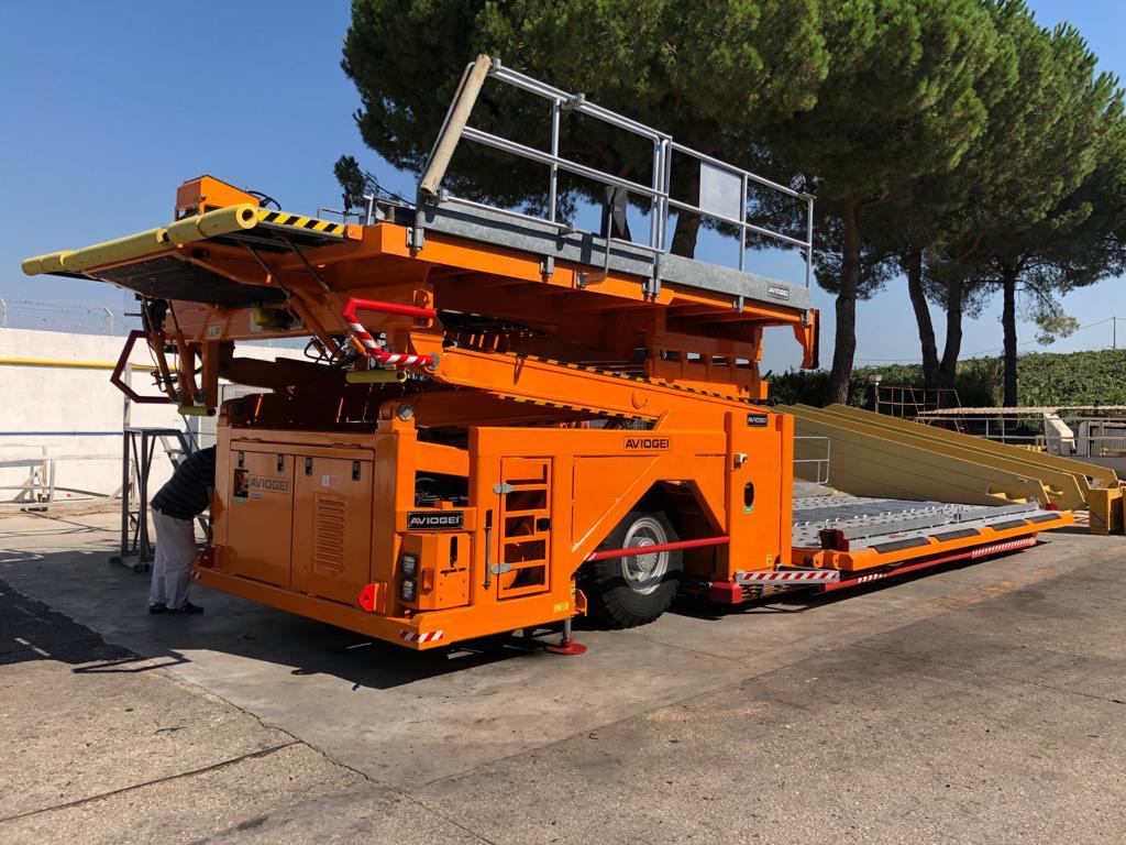 Main Deck Loader Aviogei 20 tons 2PU2000 - Aircraft cargo loader: picture 1 Main Deck Loader Aviogei 20 tons 2PU2000 - Aircraft cargo loader: picture 1