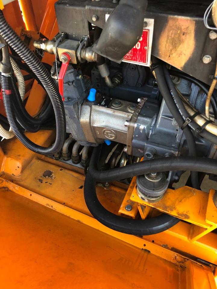 Main Deck Loader Aviogei 20 tons 2PU2000 - Aircraft cargo loader: picture 3 Main Deck Loader Aviogei 20 tons 2PU2000 - Aircraft cargo loader: picture 3