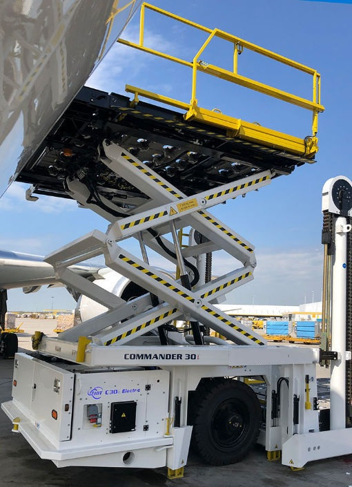 OSH KOSH JBT Commander 30i - Aircraft cargo loader: picture 2 OSH KOSH JBT Commander 30i - Aircraft cargo loader: picture 2