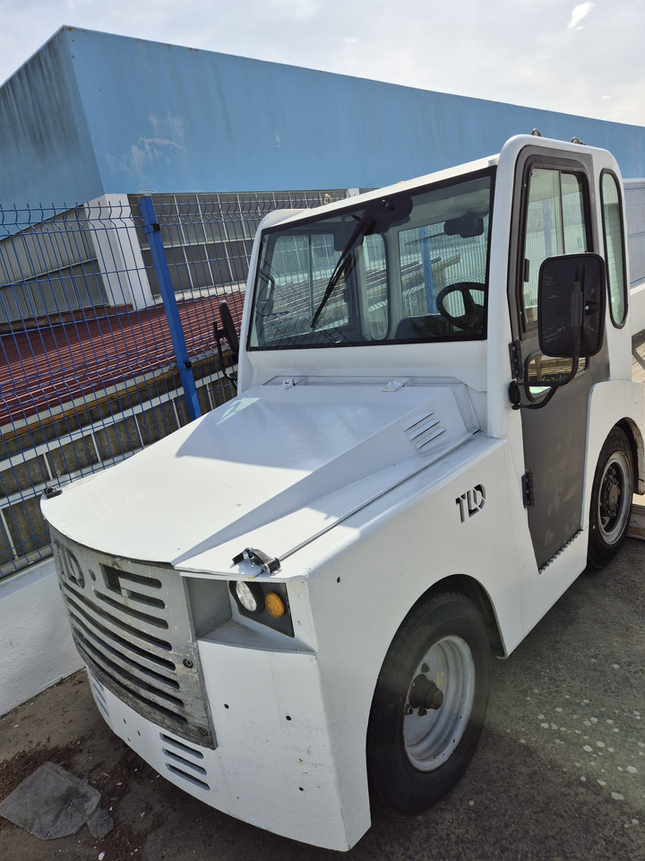 TLD JST30 - Baggage tractor: picture 1 TLD JST30 - Baggage tractor: picture 1