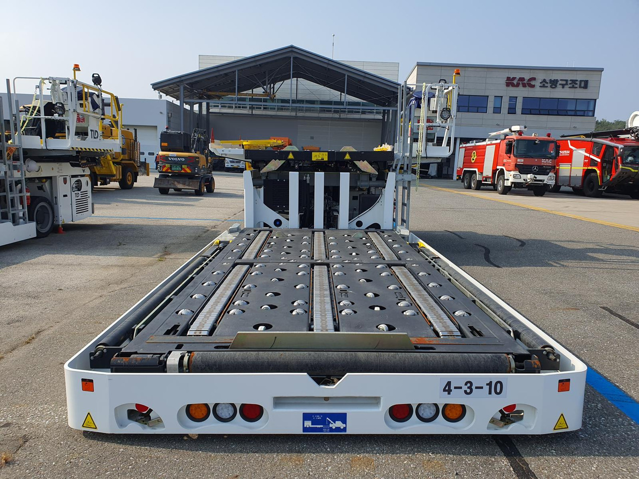 TLD Loader TXL838 - Aircraft cargo loader: picture 2 TLD Loader TXL838 - Aircraft cargo loader: picture 2