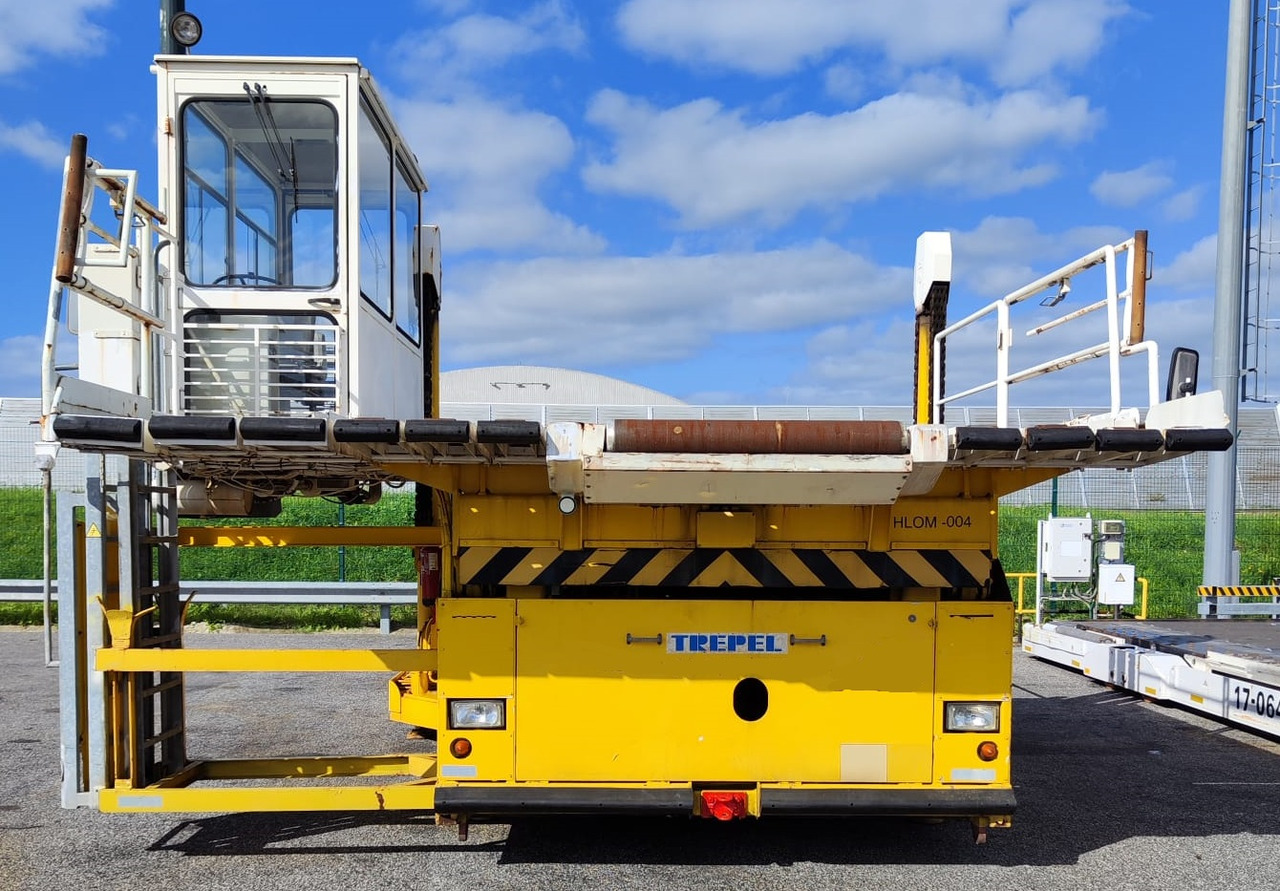 TREPEL Loader Champ 300 - Aircraft cargo loader: picture 1 TREPEL Loader Champ 300 - Aircraft cargo loader: picture 1