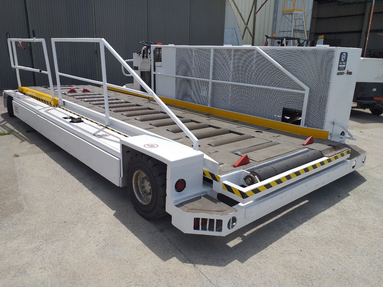 Trepel CCL35S - Aircraft cargo loader: picture 1 Trepel CCL35S - Aircraft cargo loader: picture 1