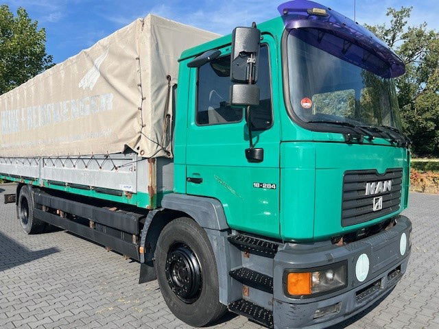 MAN 18.284 - Curtain side truck: picture 2 MAN 18.284 - Curtain side truck: picture 2