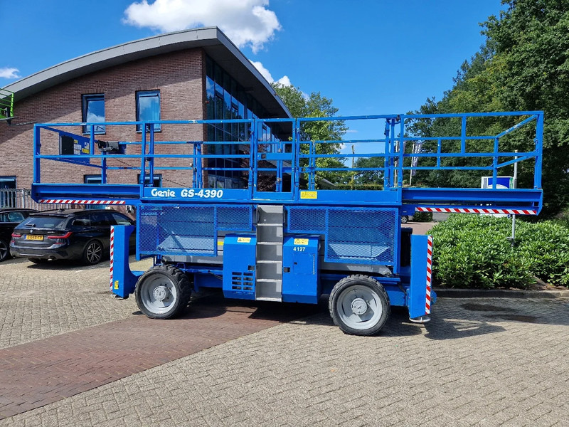 Genie GS-4390 (15,5 mtr werkhoogte) - Scissor lift: picture 2 Genie GS-4390 (15,5 mtr werkhoogte) - Scissor lift: picture 2