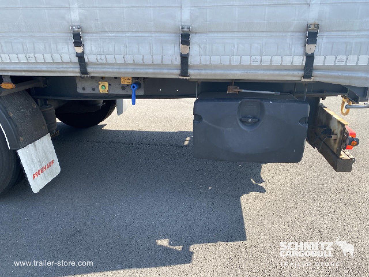 FRUEHAUF Curtainsider Standard Taillift - Curtainsider semi-trailer: picture 5 FRUEHAUF Curtainsider Standard Taillift - Curtainsider semi-trailer: picture 5