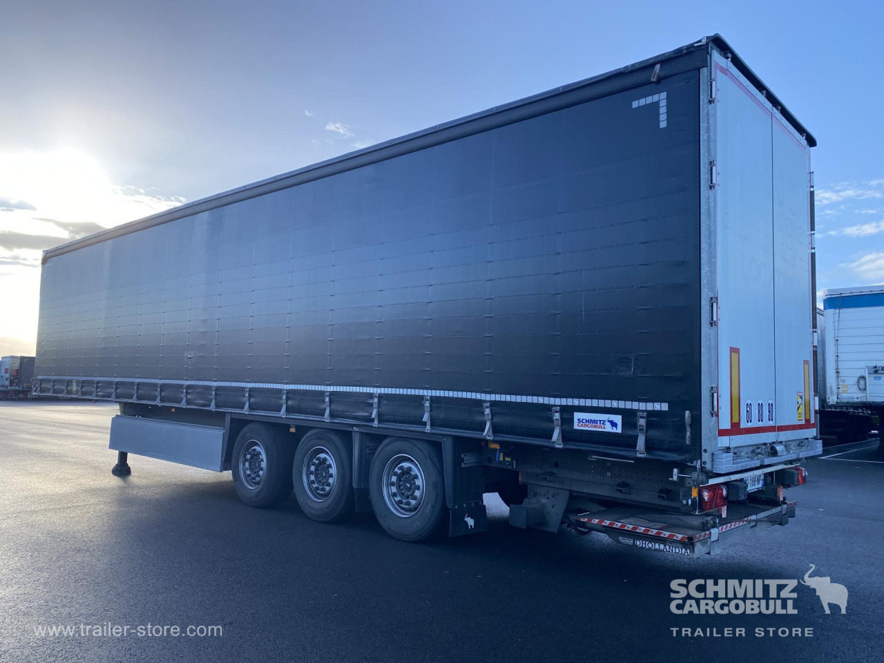 SCHMITZ Curtainsider Standard Taillift - Curtainsider semi-trailer: picture 5 SCHMITZ Curtainsider Standard Taillift - Curtainsider semi-trailer: picture 5