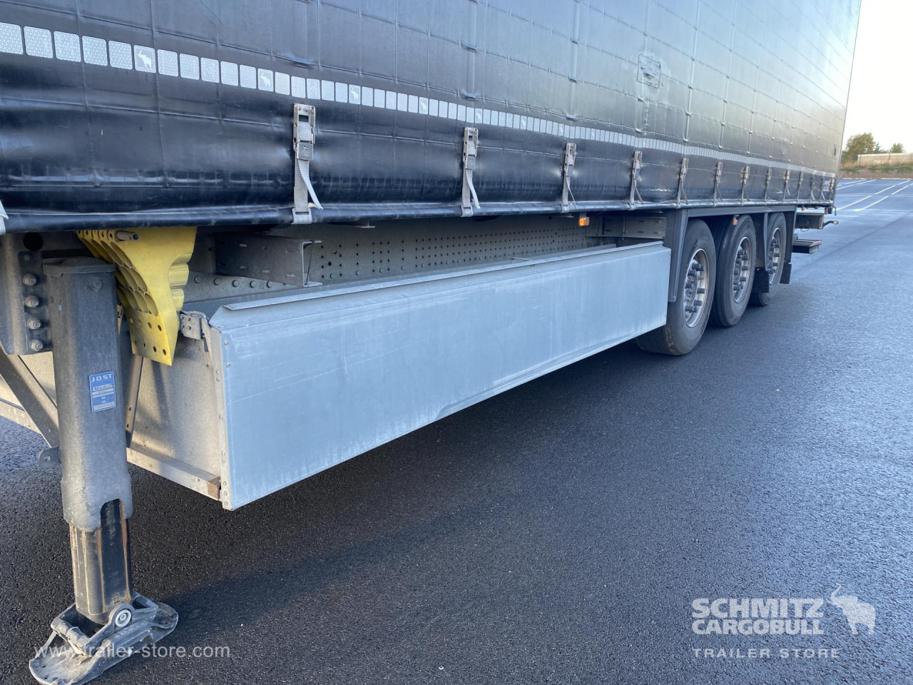 SCHMITZ Curtainsider Standard Taillift - Curtainsider semi-trailer: picture 3 SCHMITZ Curtainsider Standard Taillift - Curtainsider semi-trailer: picture 3