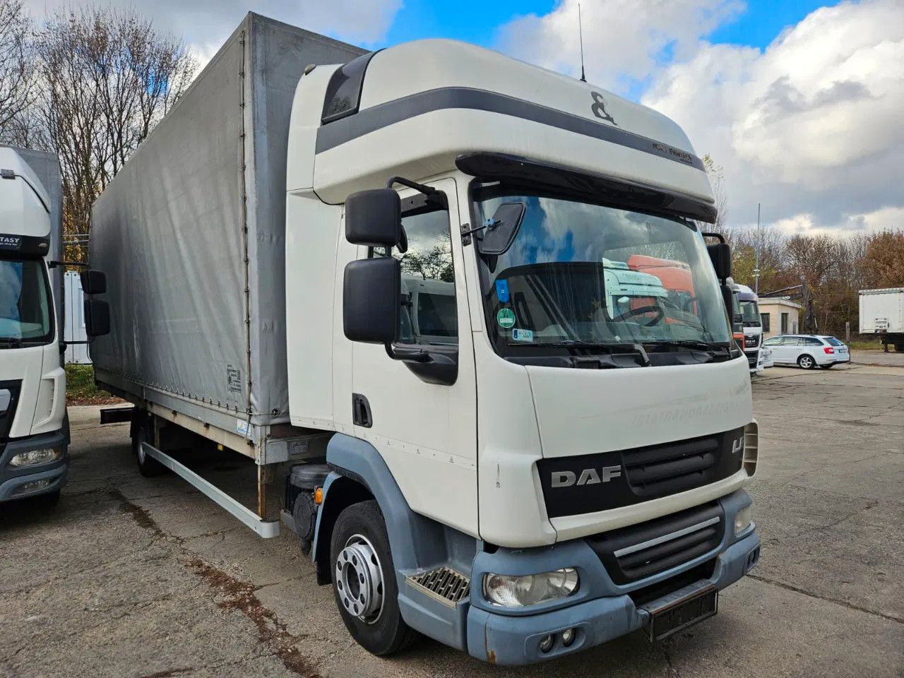 DAF LF 45.210 12t Euro5 EEV - Curtain side truck: picture 2 DAF LF 45.210 12t Euro5 EEV - Curtain side truck: picture 2