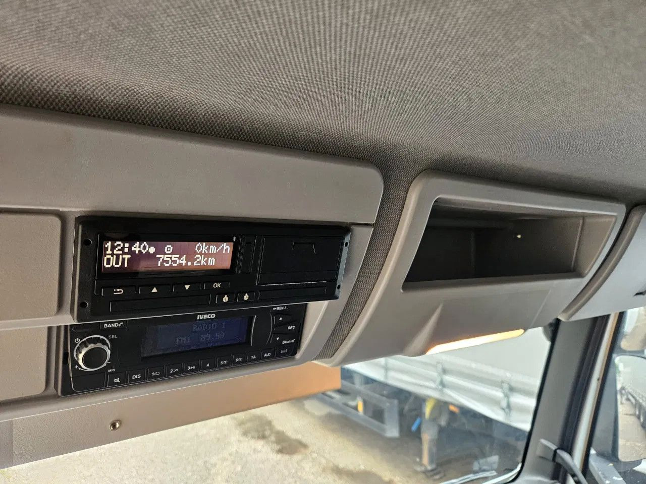 Box truck Iveco EuroCargo 120 - 210 BOX 12t Only 7554 km: picture 12