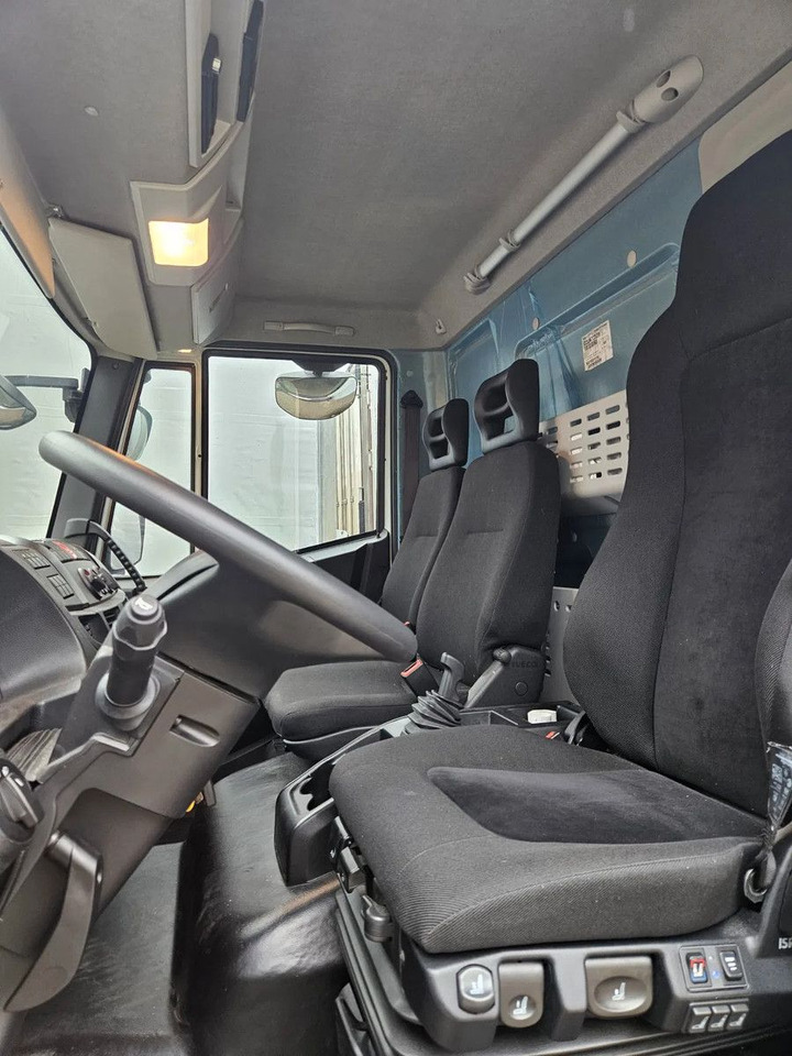 Box truck Iveco EuroCargo 120 - 210 BOX 12t Only 7554 km: picture 9