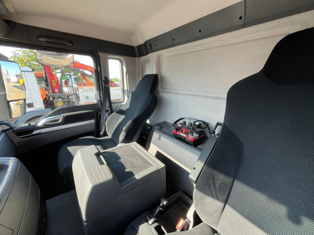 MAN TG-S 26.400 6x2-2 BL Pritsche Heckkran 5xhydr.Ausschub, Funk - Dropside/ Flatbed truck, Crane truck: picture 2 MAN TG-S 26.400 6x2-2 BL Pritsche Heckkran 5xhydr.Ausschub, Funk - Dropside/ Flatbed truck, Crane truck: picture 2