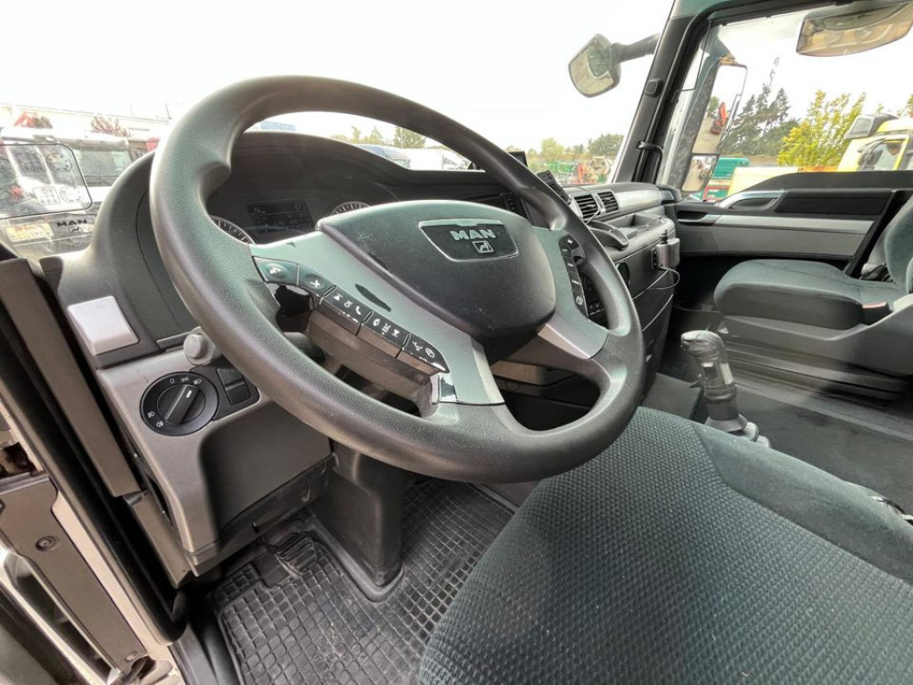 Dropside/ Flatbed truck, Crane truck MAN TG-X 26.400 6x2 Pritsche Heckkran Palfinger PK 34002: picture 12