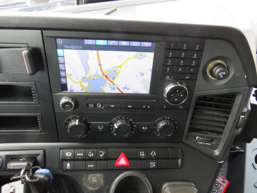 MERCEDES-BENZ Antos 1830 L nR 4x2 Standardkoffer LBW LBW 2to+Funk - Box truck: picture 2 MERCEDES-BENZ Antos 1830 L nR 4x2 Standardkoffer LBW LBW 2to+Funk - Box truck: picture 2