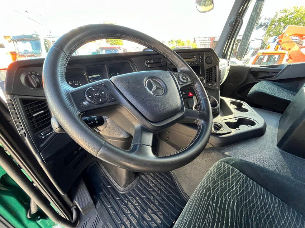 Tipper MERCEDES-BENZ Arocs 4145 8x8 4 Achs Muldenkipper Meiller: picture 11