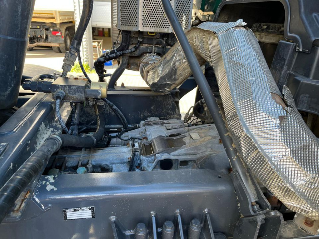 Tipper MERCEDES-BENZ Arocs 4145 8x8 4 Achs Muldenkipper Meiller: picture 7