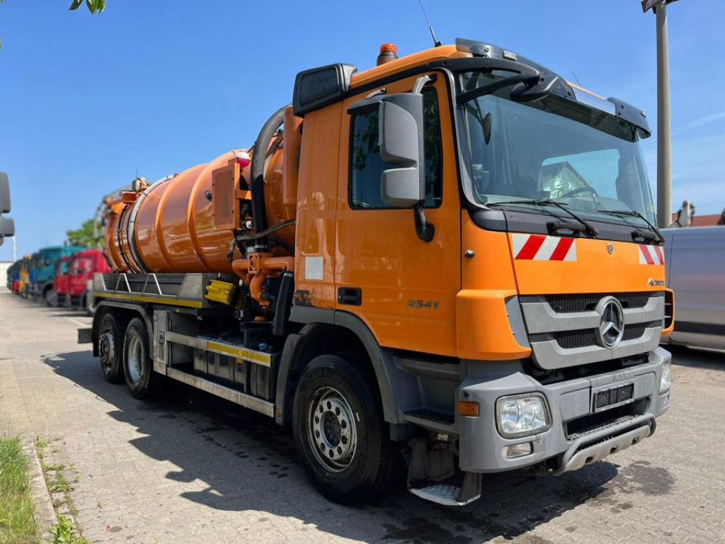 Mercedes-Benz Actros 2541 L6x2 Saug + Spülwagen super Zustand - Vacuum truck: picture 2 Mercedes-Benz Actros 2541 L6x2 Saug + Spülwagen super Zustand - Vacuum truck: picture 2