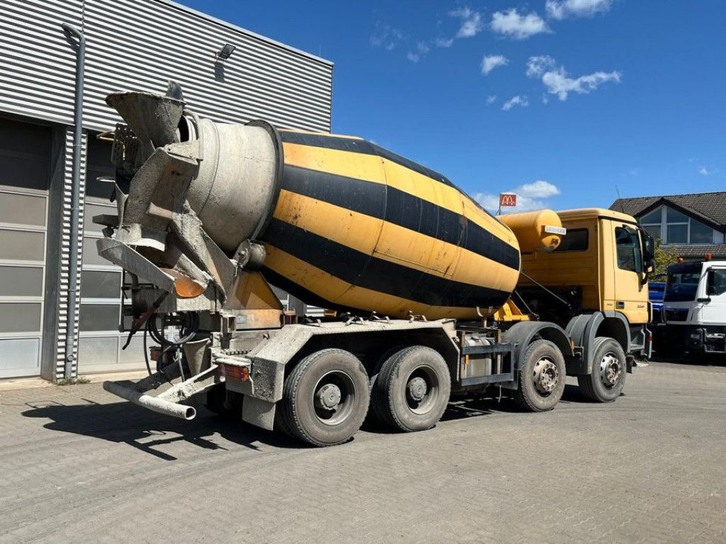 Mercedes-Benz Actros 3241 B 8x4 Betonmischer Liebherr, Deutsc - Hook lift truck: picture 4 Mercedes-Benz Actros 3241 B 8x4 Betonmischer Liebherr, Deutsc - Hook lift truck: picture 4