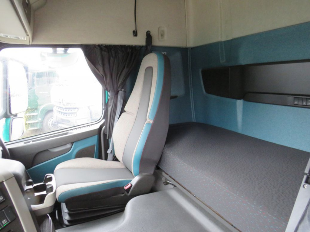 VOLVO (S) Truck FM 380 Pritsche LBW LBW 2to Tautli.+Edscha - Curtain side truck: picture 5 VOLVO (S) Truck FM 380 Pritsche LBW LBW 2to Tautli.+Edscha - Curtain side truck: picture 5