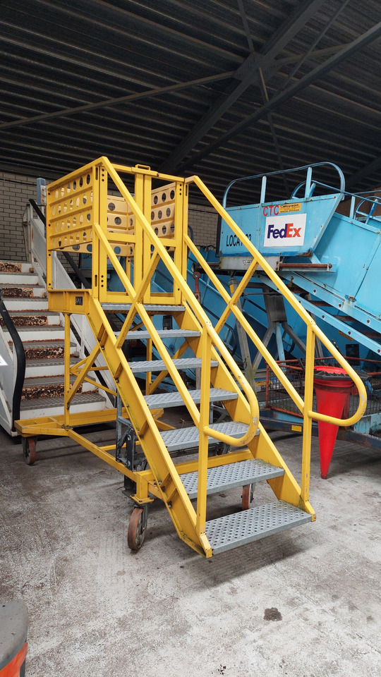 Maintenance Stairs SPS OT-7 - Passenger stairs: picture 4 Maintenance Stairs SPS OT-7 - Passenger stairs: picture 4