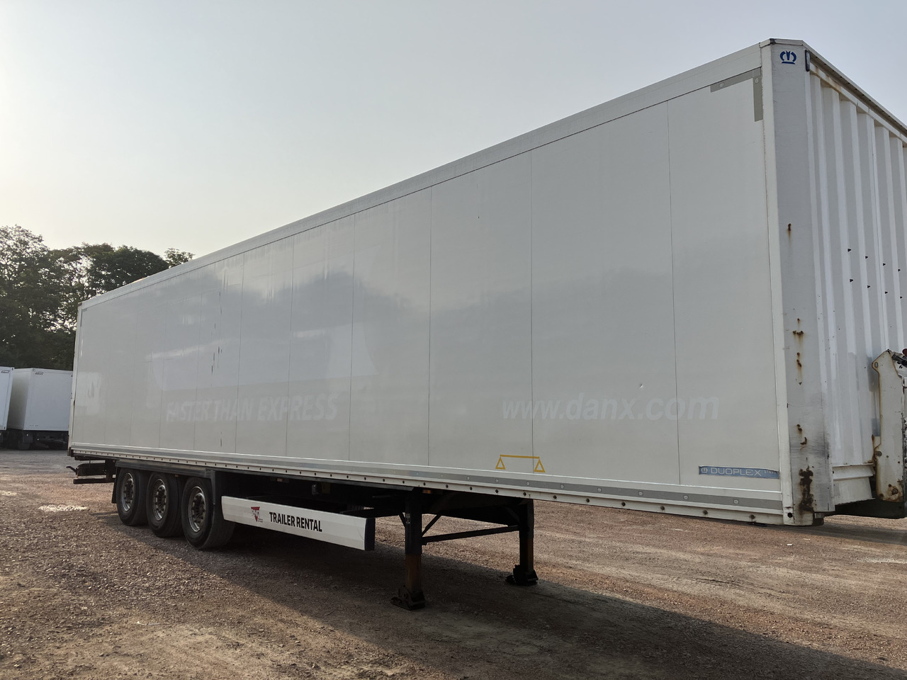 KRONE BOX - DOUPLESTOCK - Closed box semi-trailer: picture 3 KRONE BOX - DOUPLESTOCK - Closed box semi-trailer: picture 3