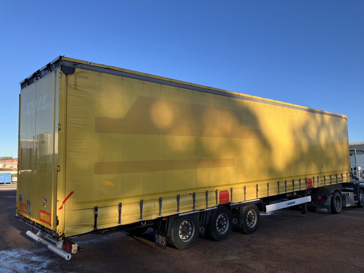 KRONE MEGA CURTAIN - LIFTING ROOF - HUCKEPACK - Curtainsider semi-trailer: picture 4 KRONE MEGA CURTAIN - LIFTING ROOF - HUCKEPACK - Curtainsider semi-trailer: picture 4