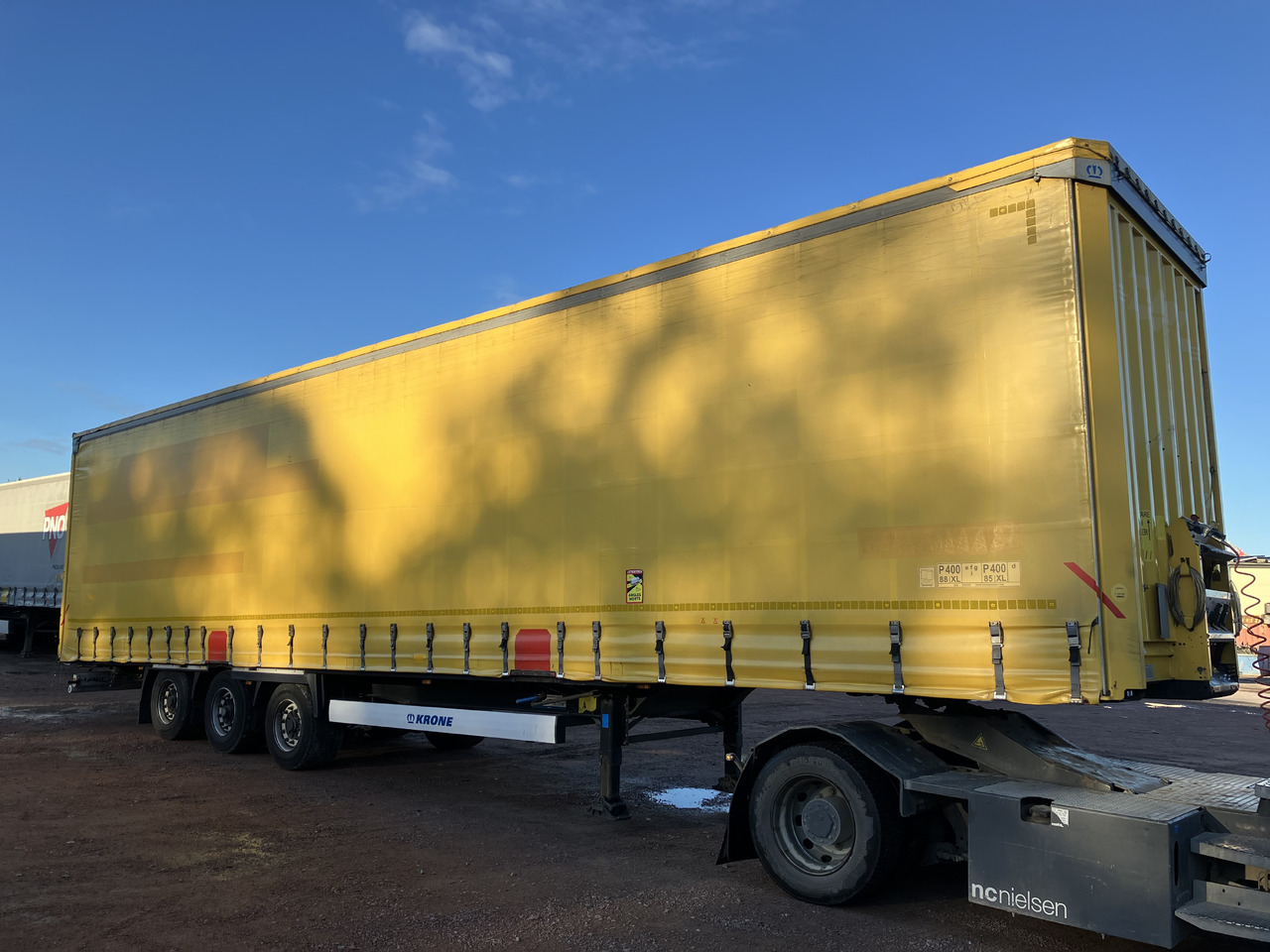 KRONE MEGA CURTAIN - LIFTING ROOF - HUCKEPACK - Curtainsider semi-trailer: picture 3 KRONE MEGA CURTAIN - LIFTING ROOF - HUCKEPACK - Curtainsider semi-trailer: picture 3