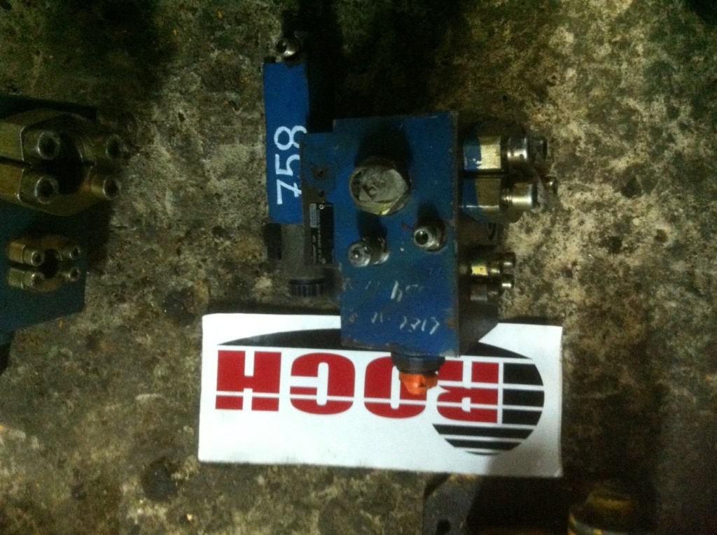 MANNESMANN REXROTH MHRCM25D2/EG26C1M 0002024 0929549 Q44 LFA25PZWA2-3-70/315P250 + 4WE6 D61/EG26C4 S0793 00932729 Q40 + CEWKA 069998 347 26VDC 1,15 - Hydraulic valve for Wheel loader: picture 1 MANNESMANN REXROTH MHRCM25D2/EG26C1M 0002024 0929549 Q44 LFA25PZWA2-3-70/315P250 + 4WE6 D61/EG26C4 S0793 00932729 Q40 + CEWKA 069998 347 26VDC 1,15 - Hydraulic valve for Wheel loader: picture 1