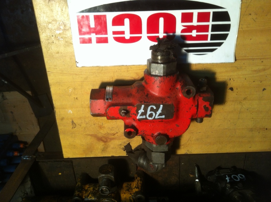 O&K 537699 502557 - Hydraulic valve for Construction machinery: picture 1 O&K 537699 502557 - Hydraulic valve for Construction machinery: picture 1