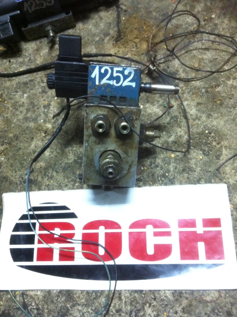 OIL CONTROL GROUP DIECI/0011Z 2400 373 - 1 SEKCYJNY + OLC L5110A201000000 + CEWKA 12VDC. - Hydraulic valve for Construction machinery: picture 1 OIL CONTROL GROUP DIECI/0011Z 2400 373 - 1 SEKCYJNY + OLC L5110A201000000 + CEWKA 12VDC. - Hydraulic valve for Construction machinery: picture 1