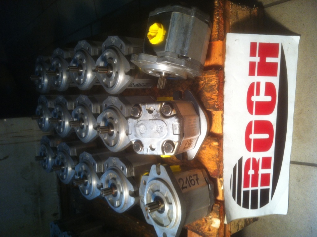 SAUER SUNDSTRAND 111.20.741.00 SNP2NN/0.11LN06SA P1F5F4NNNN/NNNNN - Hydraulic pump for Construction machinery: picture 1 SAUER SUNDSTRAND 111.20.741.00 SNP2NN/0.11LN06SA P1F5F4NNNN/NNNNN - Hydraulic pump for Construction machinery: picture 1