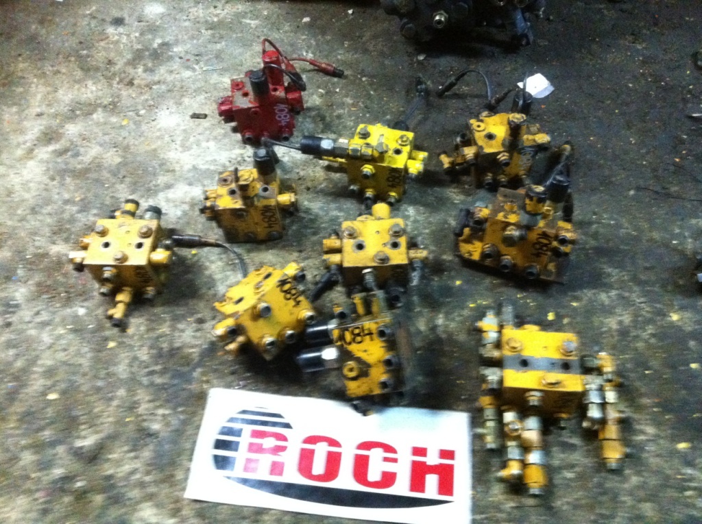 W3Z-1334 - Hydraulic valve for Excavator: picture 1 W3Z-1334 - Hydraulic valve for Excavator: picture 1