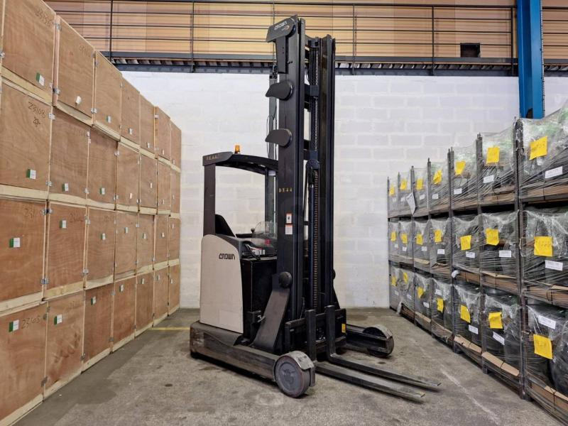 Crown ESR 5260 - Reach truck: picture 2 Crown ESR 5260 - Reach truck: picture 2