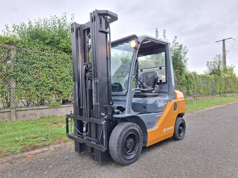 Toyota 028FGF25 - LPG forklift: picture 1 Toyota 028FGF25 - LPG forklift: picture 1
