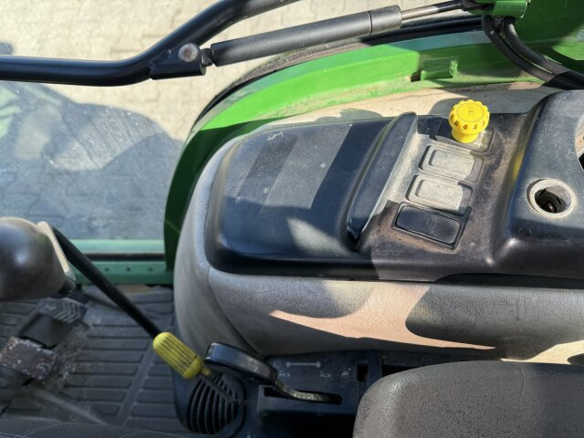 John Deere 3520 Kommunaltrak. Frontkraftheber Kuppeldreieck - Municipal tractor: picture 5 John Deere 3520 Kommunaltrak. Frontkraftheber Kuppeldreieck - Municipal tractor: picture 5