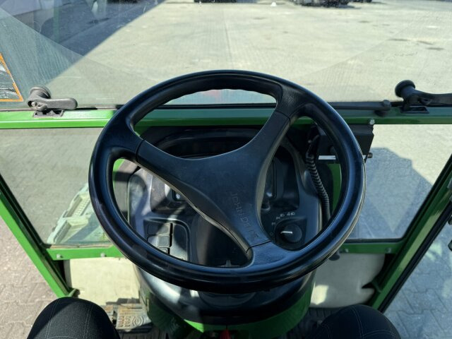 John Deere 3520 Kommunaltrak. Frontkraftheber Kuppeldreieck - Municipal tractor: picture 2 John Deere 3520 Kommunaltrak. Frontkraftheber Kuppeldreieck - Municipal tractor: picture 2