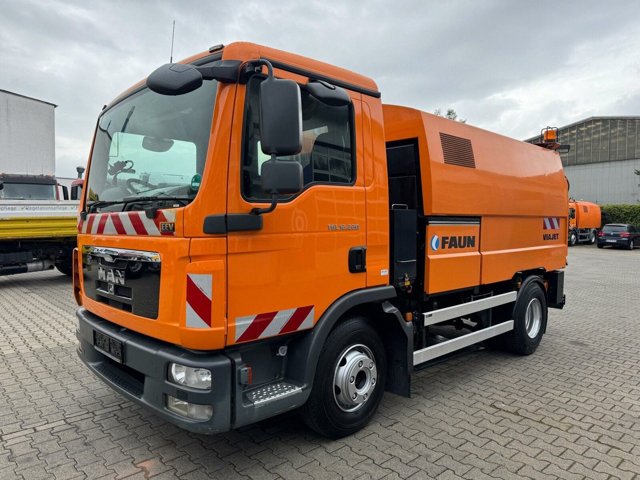 MAN 12.220 4x2 BL Kehrmaschine Viajet 5RHS - Road sweeper: picture 3 MAN 12.220 4x2 BL Kehrmaschine Viajet 5RHS - Road sweeper: picture 3