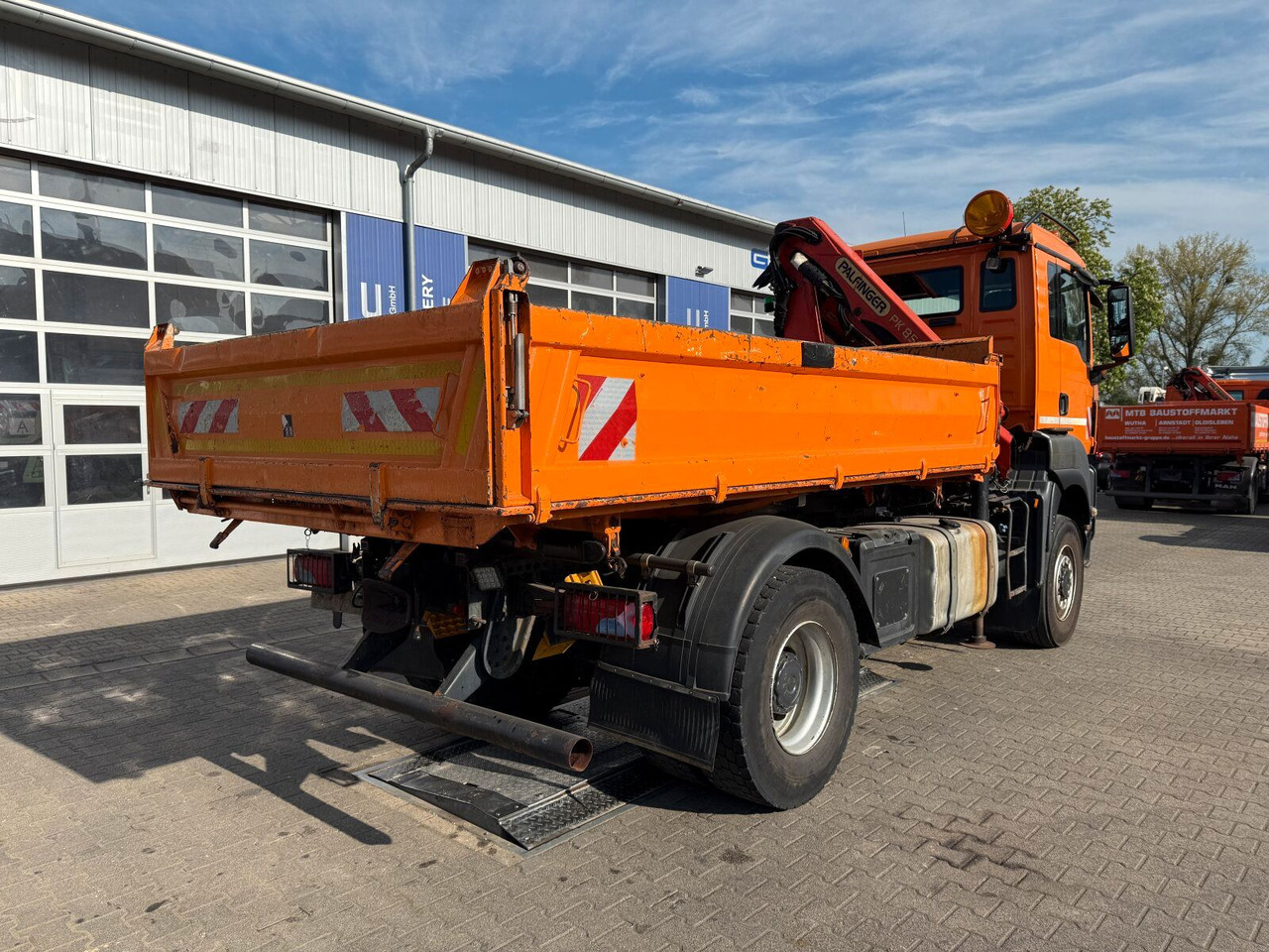 MAN TGA 18.360 4x4 Dreiseiten-Kipper Kran PALFINGER - Tipper, Crane truck: picture 3 MAN TGA 18.360 4x4 Dreiseiten-Kipper Kran PALFINGER - Tipper, Crane truck: picture 3