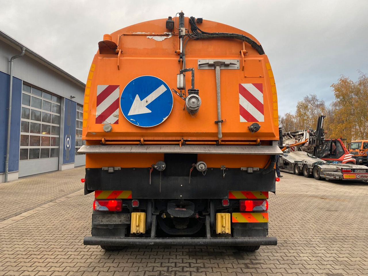 MAN TGA 26.430 6x2-2 LL - Road sweeper: picture 4 MAN TGA 26.430 6x2-2 LL - Road sweeper: picture 4