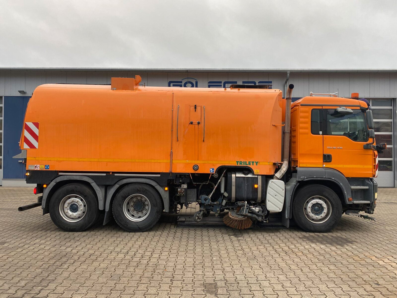 MAN TGA 26.430 6x2-2 LL - Cab chassis truck: picture 2 MAN TGA 26.430 6x2-2 LL - Cab chassis truck: picture 2