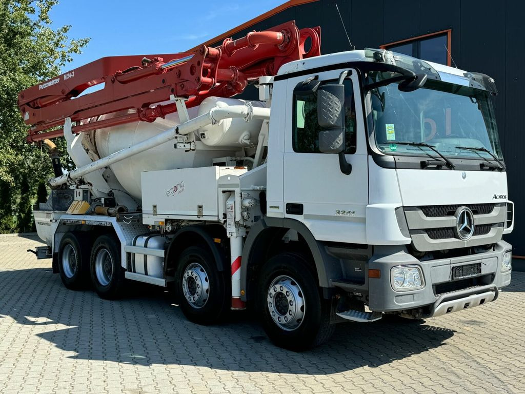 Concrete pump truck Mercedes-Benz ACTROS 3241 8x4 Pumi Putzmeister 24m: picture 1