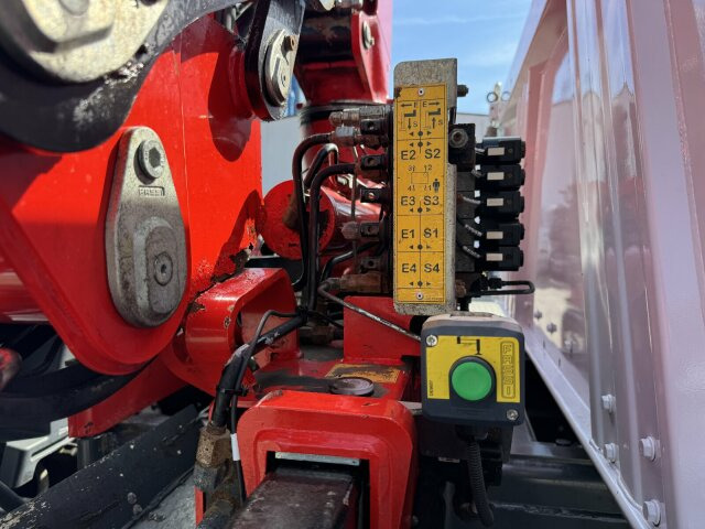 Mercedes-Benz AROCS 1832 4x2 Euro 6 Kipper Kran FASSI F120FB - Tipper, Crane truck: picture 4 Mercedes-Benz AROCS 1832 4x2 Euro 6 Kipper Kran FASSI F120FB - Tipper, Crane truck: picture 4