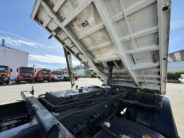 Mercedes-Benz AROCS 1832 4x2 Euro 6 Kipper Kran FASSI F120FB - Tipper, Crane truck: picture 3 Mercedes-Benz AROCS 1832 4x2 Euro 6 Kipper Kran FASSI F120FB - Tipper, Crane truck: picture 3