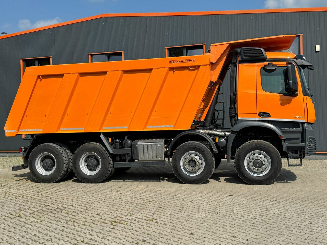 Mercedes-Benz AROCS 4851 8x6 Euro 6 Gesteinkipper MEILLER 25m³ - Tipper: picture 4 Mercedes-Benz AROCS 4851 8x6 Euro 6 Gesteinkipper MEILLER 25m³ - Tipper: picture 4